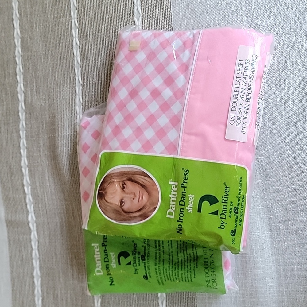 Set of Vintage sheets Dantrel by Dan River size double pink checked pattern